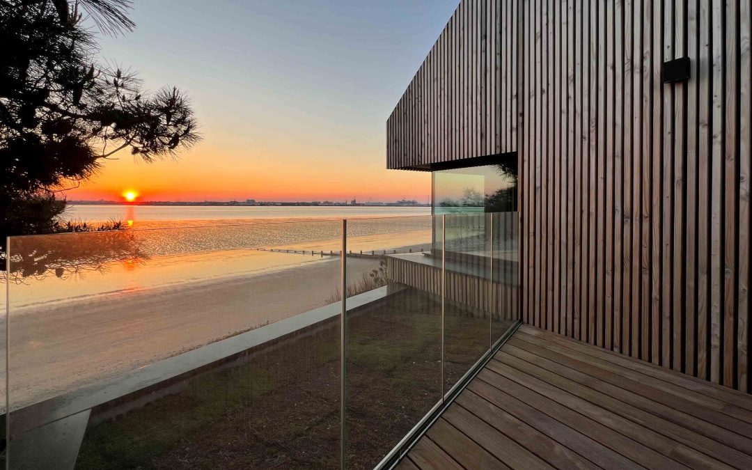 Garde-corps en verre pour une maison d&rsquo;architecte.